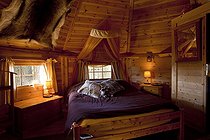 Biosphoto | 1251451 | Finnish Kota indoors | &copy; Franck Fouquet / Biosphoto