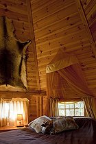 Biosphoto | 1251452 | Finnish Kota indoors | &copy; Franck Fouquet / Biosphoto