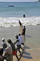 Biosphoto | 1608257 | Fishermen pulling in a net on a beach in Galle, Sri Lanka, Ceylon, South Asia, Asia | &copy; Walter G. Allgoewer / imageBROKER / Biosphoto