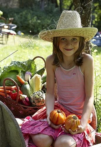 Biosphoto | 2457742 | Girl holding tomato | &copy; Visions Pictures / Biosphoto