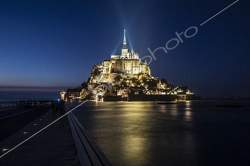 Biosphoto | 2033005 | Grande Marée au Mont Saint-Michel de nuit - France | &copy; Vincent M. / Biosphoto