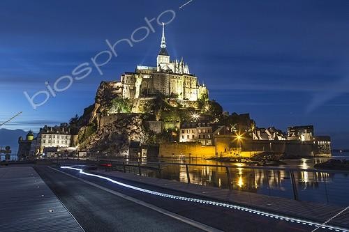 Biosphoto | 2037037 | Grande marée au Mont Saint-Michel de nuit - France | &copy; Vincent M. / Biosphoto