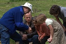 Biosphoto | 1248969 | Guide showing to children the wildlife of a pond France | &copy; Jean-François Noblet / Biosphoto