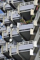 Biosphoto | 1605606 | High-rise apartment building with balconies and satellite dishes, satellite town of Chorweiler in Cologne, North Rhine-Westphalia, Germany, Europe | © Walter G. Allgoewer / imageBROKER / Biosphoto