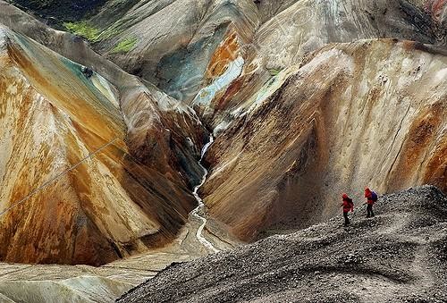 Biosphoto | 1470235 | Hikers in a volcanic landscape in Iceland | &copy; Thierry Vezon / Biosphoto