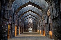 Biosphoto | 1605051 | Hindola Mahal, ruined city of Mandu, Madhya Pradesh, India, Asia | © Olaf Krueger / imageBROKER / Biosphoto