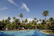 Biosphoto | 1608024 | Hotel Coconut Lagoon, pool area, CGH Earth Group, Vembanad Lake, Kerala, India, South India, Asia | © Olaf Krueger / imageBROKER / Biosphoto