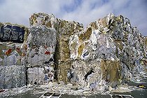 Biosphoto | 1496541 | Huge pile of big waste paper bales | &copy; Lothar Schiffler / imageBROKER / Biosphoto