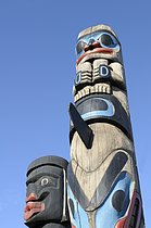 Biosphoto | 2609507 | Human Above Killer Whale Above Indian Chief Holding Copper totem by Francis Horne 1986, Duncan, Vancouver Island, British Columbia, Canada | &copy; Kevin Oke / imageBROKER / Biosphoto