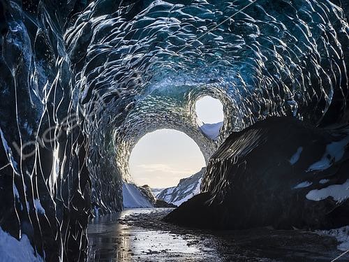 Biosphoto | 2512271 | Ice cave in Vatnajoekull National Park, Iceland. Ice cave at the northern shore of glacial lagoon Joekulsarlon in glacier Breidamerkurjoekull in Vatnajoekull NP. Europe, Northern Europe, Iceland | &copy; Martin Zwick / Biosphoto