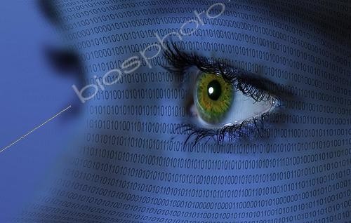 Biosphoto | 2431396 | Intelligence artificielle (IA). Code binaire inscrit sur le visage d'une femme | &copy; J.W.Alker / imageBROKER / Biosphoto