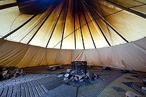 Biosphoto | 1251475 | Intérieur d'un tipi | &copy; Franck Fouquet / Biosphoto