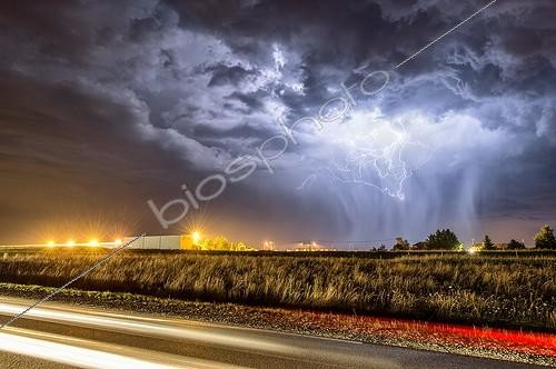 Biosphoto | 2025480 | Isolated thunderstorm over the countryside in summer - France | &copy; Xavier Delorme / Biosphoto