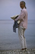 Biosphoto | 24050 | Jane Goodall au bord du lac Tanganika Gombé Tanzanie | &copy; Michel Gunther / Biosphoto