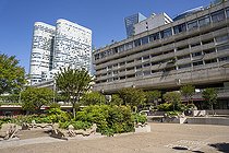 Biosphoto | 2588008 | Jardin et parc dans le cadre du projet de végétalisation de la dalle de La Défense au niveau de la place des Pyramides proche de Paris, à Courbevoie, France. | &copy; Antoine Boureau / Biosphoto
