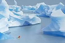 Biosphoto | 2419966 | Kayaker on lake, icebergs on Lago Grey, Torres del Paine National Park, Patagonia, Chile, South America | &copy; Marco Simoni / imageBROKER / Biosphoto
