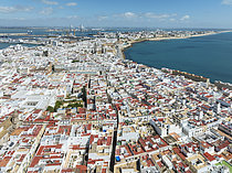 Biosphoto | 2609296 | La ville de Cadix avec le vieux quartier au premier plan. Vue aérienne. Prise de vue par drone. Province de Cadix, Andalousie, Espagne. | &copy; Thomas Dressler / Biosphoto