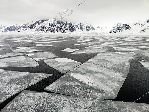 Biosphoto | 2611572 | Landscape of dislocated pack ice with geometrically shaped drift plates, Alicehamna, Raudfjord, Spitsbergen | &copy; Raphaël Sané / Biosphoto