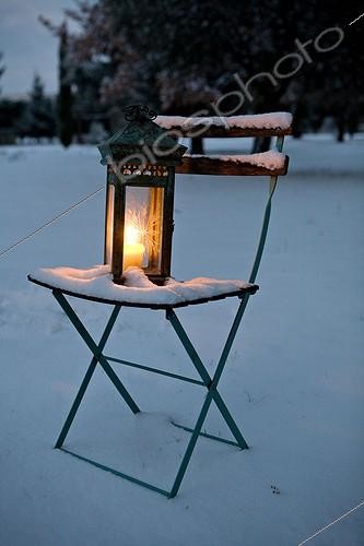 Biosphoto | 696788 | Lantern on a chair with snow in Provence  | &copy; Philippe Giraud / Biosphoto