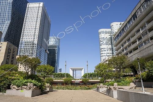 Biosphoto | 2588009 | Large arch in the background and garden and park as part of the project to green the La Defense slab at the Place des Pyramides to the west of Paris, in Courbevoie, France. | &copy; Antoine Boureau / Biosphoto