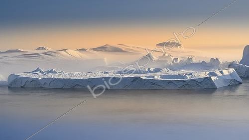 Biosphoto | 2614958 | Large glaciers in the bay by the rocky shore in the light of the setting sun with fog over the water | &copy; Jaroslav Sugarek / imageBROKER / Biosphoto