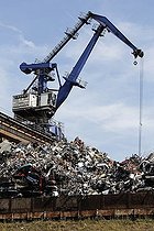 Biosphoto | 1600531 | Large overhead crane handling scrap metal for recycling, scrap island, DuisPort inland port, Duisburg-Ruhrort, North Rhine-Westphalia, Germany, Europe | © Karl F. Schoefmann / imageBROKER / Biosphoto