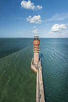 Biosphoto | 2610009 | Le feu de St Pol, Phare au bout de la jetée ouest du port de Dunkerque, Nord, France | &copy; Yann Avril / Biosphoto