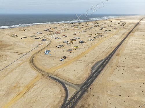 Biosphoto | 2622113 | Le village de vacances de Wlotzkasbaken sur la côte atlantique. Vue aérienne. Prise de vue par drone. Désert de Namib, Côte des Squelettes, Namibie. | &copy; Thomas Dressler / Biosphoto