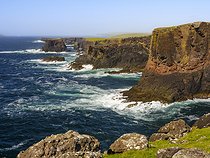 Biosphoto | 2601945 | Les célèbres falaises et piles marines d'Eshaness (Esha Ness), qui font partie du Géoparc des Shetland et sont géologiquement des volcans. Europe, Grande-Bretagne, Écosse, Îles du Nord, Shetland | &copy; Martin Zwick / Biosphoto