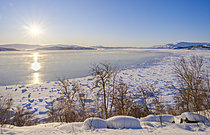 Biosphoto | 2621580 | Lever de soleil sur le fjord gelé de Porsanger pendant l'hiver près de la ville de Lakselv. Europe, Scandinavie, Norvège, Finnmark. | &copy; Martin Zwick / Biosphoto