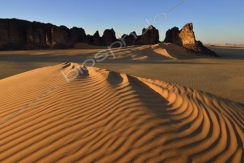Biosphoto | 2592734 | Lever de soleil sur Tehouak, Parc national du Tassili n' Ajjer, site du patrimoine mondial de l'Unesco, désert du Sahara, Afrique du Nord, Algérie, Afrique | &copy; Egmont Strigl / imageBROKER / Biosphoto