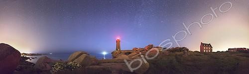 Biosphoto | 1159933 | Lighthouse of Ploumanac'h under the stars | &copy; Laurent Laveder / Biosphoto