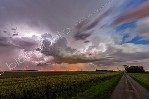 Biosphoto | 2025469 | Lightning and wind in the evening countryside - France | &copy; Xavier Delorme / Biosphoto