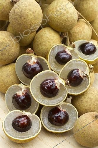 Biosphoto | 2076485 | Longane (Dimocarpus longan). Syn.: Euphoria longan, fruits | &copy; Frédéric Tournay / Biosphoto