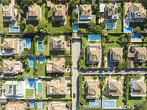 Biosphoto | 2609297 | Lotissement de la Roche. Vue aérienne. Prise de vue par drone. Province de Cadix, Andalousie, Espagne. | &copy; Thomas Dressler / Biosphoto