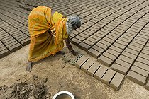 Biosphoto | 1604743 | Making clay bricks, Neloor Maravappalayam, near Karur, Tamil Nadu, India, Asia | © Olaf Krueger / imageBROKER / Biosphoto