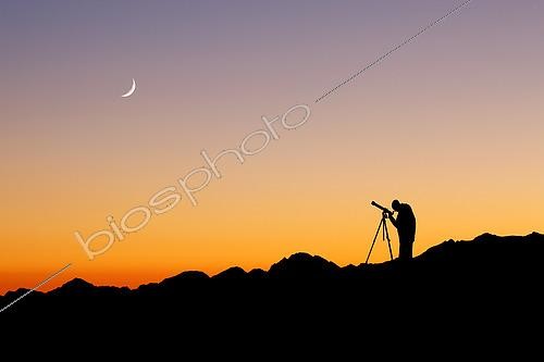 Biosphoto | 2617426 | Man observing the moon with a telescope. | &copy; Christophe  Lehénaff / Biosphoto