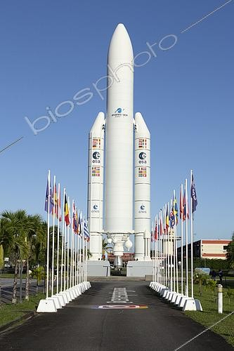 Biosphoto | 2587653 | Maquette d'Ariane 5 à l'entrée du Centre Spatial Guyanais. Guyane française. | © Nicolas Defaux / Biosphoto