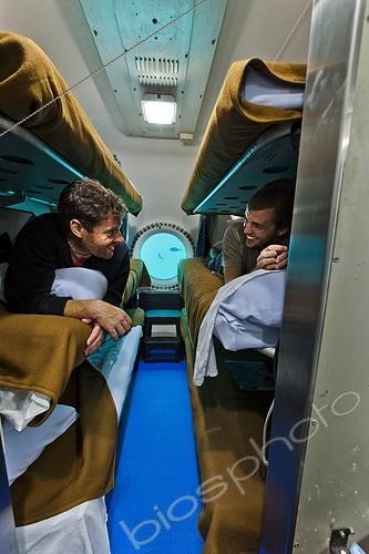 Biosphoto | 1934244 | Men in bunk - Aquarius Reef Base Florida ; 6 bunks for 6 crew members | &copy; Christoph Gerigk / Biosphoto