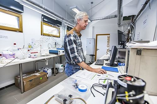 Biosphoto | 2072306 | Michel Metzger, OPAR, works in the laboratory of the Maïdo atmospheric observatory, located at an altitude of 2200 meters on La Réunion Island. It is in this laboratory that all the atmospheric samples and measurements made by the equipment installed on the observatory roof are collected and analyzed. The Maïdo atmospheric observatory on La Réunion (one of the 3 measurement sites of the OPAR (Observatoire de Physique de l'Atmosphère de La Réunion), has been installed since October 2012 on the Piton Maïdo at an altitude of 2,200 meters. The laboratory is equipped with active and passive remote sensing instrumentation, enabling long-term, high-quality measurements of the vertical profiles of numerous climatic variables. It enables us to monitor atmospheric and climatic parameters in a context of accelerating climate change, and benefits from a unique location in the tropical southern hemisphere, where observations are extremely rare. The Maido observatory has several major advantages. (1) Its latitudinal position for studying stratospheric transport processes. (2) Its altitude means it is free from pollution, humidity and light, considerably improving the quality of remote sensing measurements for studying the chemical composition of the atmosphere. OPAR's observations are part of several international observation networks, including NDACC (Network for the Detection of Atmospheric Composition Changes) and GAW (Global Atmospheric Watching). | &copy; Thibaut Vergoz / Biosphoto