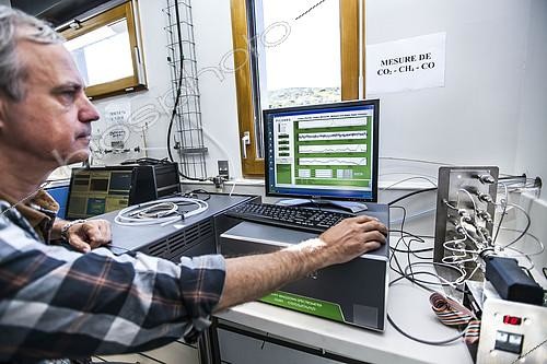 Biosphoto | 2072307 | Michel Metzger, OPAR, works in the laboratory of the Maïdo atmospheric observatory, located at an altitude of 2200 meters on La Réunion Island. It is in this laboratory that all the atmospheric samples and measurements made by the equipment installed on the observatory roof are collected and analyzed. The Maïdo atmospheric observatory on La Réunion (one of the 3 measurement sites of the OPAR (Observatoire de Physique de l'Atmosphère de La Réunion), has been installed since October 2012 on the Piton Maïdo at an altitude of 2,200 meters. This laboratory is equipped with active and passive remote sensing instrumentation, to provide long-term, high-quality measurements of the vertical profiles of numerous climatic variables. It enables us to monitor atmospheric and climatic parameters in a context of accelerating climate change, and benefits from a unique location in the tropical southern hemisphere, where observations are extremely rare. The Maido observatory has several major advantages. (1) Its latitudinal position for studying stratospheric transport processes. (2) Its altitude means it is free from pollution, humidity and light, considerably improving the quality of remote sensing measurements for studying the chemical composition of the atmosphere. OPAR's observations are part of several international observation networks, including NDACC (Network for the Detection of Atmospheric Composition Changes) and GAW (Global Atmospheric Watching). | &copy; Thibaut Vergoz / Biosphoto