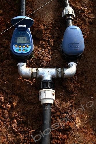 Biosphoto | 174840 | Minuterie d'arrosage automatique dans un jardin privé | &copy; Eric Guilloret / Biosphoto
