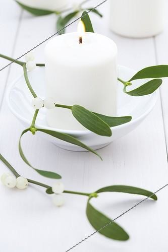 Biosphoto | 1828260 | Mistletoe and candle on a table | &copy; Frédérique Bidault / Biosphoto