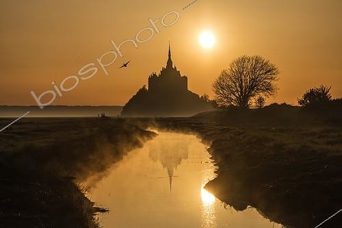 Biosphoto | 2037103 | Mont Saint-Michel et reflet au lever du soleil - France | &copy; Vincent M. / Biosphoto