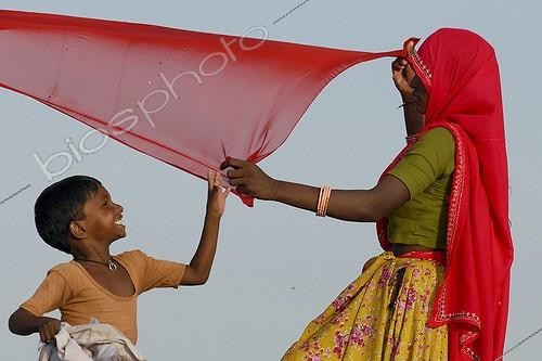 Biosphoto | 1601903 | Mother and son drying a red sari, Ram Devra, near Pokaran, Rajasthan, North India, Asia | &copy; Olaf Krueger / imageBROKER / Biosphoto