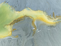 Biosphoto | 2609311 | Motifs abstraits dans un bassin d'épuration dans la zone riche en minéraux des mines de Rio Tinto. La couleur est due à l'oxydation des minéraux de fer. Vue aérienne. Prise de vue par drone. Province de Huelva, Andalousie, Espagne. | &copy; Thomas Dressler / Biosphoto