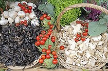 Biosphoto | 1252217 | Mushrooms on a bench market | &copy; Dominique Delfino / Biosphoto
