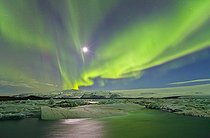 Biosphoto | 1249205 | Northern Lights & Moon over Jökulsárlón glacier lake Iceland | &copy; Juan-Carlos Muñoz / Biosphoto