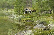 Biosphoto | 1608189 | Old cabin beside Lake Lemonsjøen, Norway, Scandinavia, Europe | © Kevin Proennecke / imageBROKER / Biosphoto