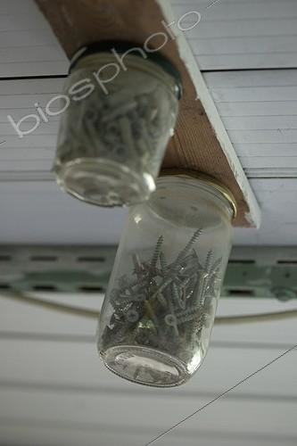 Biosphoto | 1200874 | Outillage dans les jardins ouvriers des Aygalades Marseille | &copy; Philippe Giraud / Biosphoto